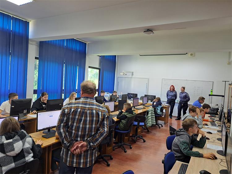 Slika /PU_BB/Promet/Osposobljavanje za bicikliste/Bicikli svibanj 2025/Naslovna.jpg